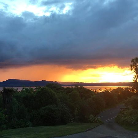 Spectacular Lake Views Rotorua Exterior foto